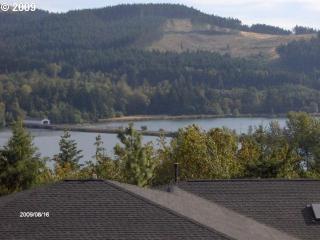 166 Wetleau Dr, Lowell, OR 97452-9400
