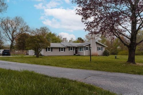 16 Paugussett Rd, Sandy Hook CT  06482-1557 exterior