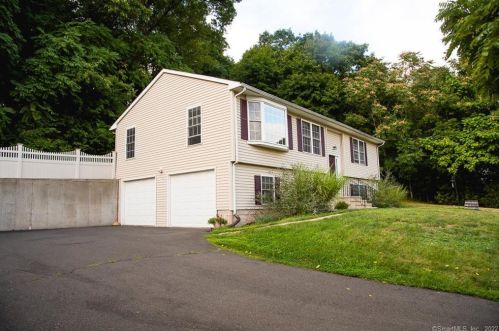 639 Old Colony Rd, Meriden, CT 06451-7920