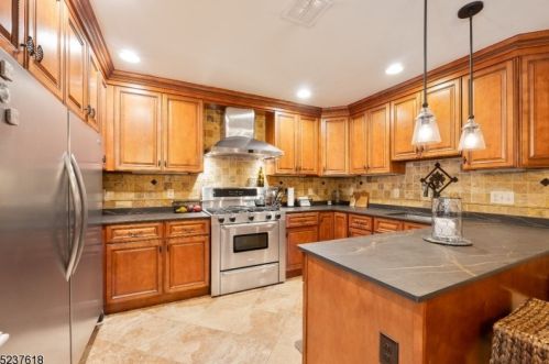 48 Openaki Rd, Parsippany, NJ 07834-9623