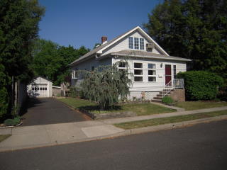52 Wanamaker Ave, Waldwick, NJ 07463-1632