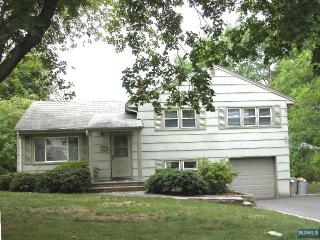 194 Madison Ave, Cresskill, NJ 07626-1304