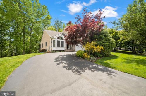 16 Lavender Dr, Princeton, NJ 08540-9448