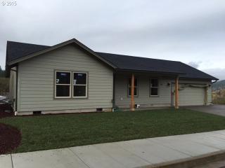 1015 Forest Heights St, Sutherlin, OR 97479-9307
