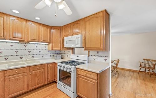 715 Eastman Dr, Mount Prospect, IL 60056-2129