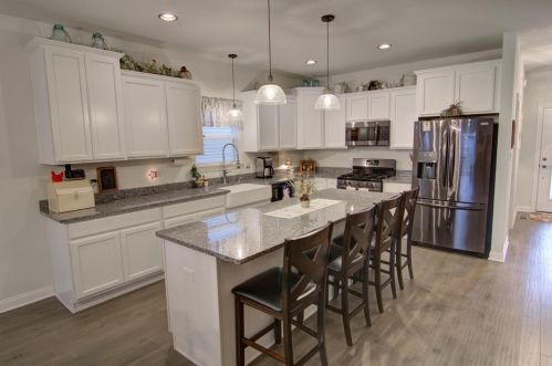 10191 Azalea Dr, Crown Point, IN 46307-5354
