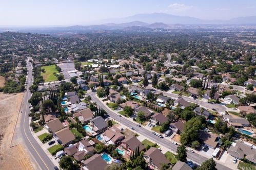 1330 Parkside Dr, Riverside, CA 92506-4720