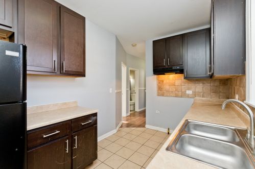 7311 Phillips Ave, Chicago, IL 60649-3418