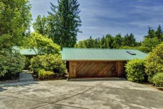 23619 137th St, Bellevue, WA 98027-8370