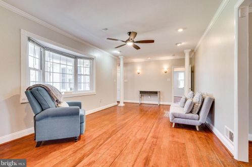 3076 Holmes Run Rd, Falls Church, VA 22042-4306