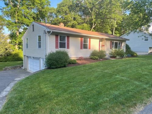 358 Gaylord Dr, Waterbury, CT 06708-2113