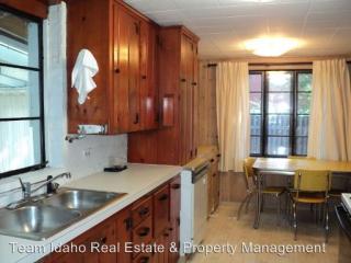 812 Apple Ln, Moscow ID  83843-3537 exterior