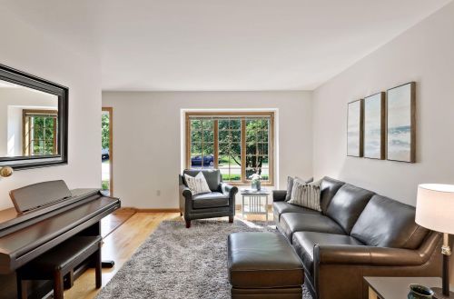 15787 Highview Dr, Saint Paul, MN 55124-7011