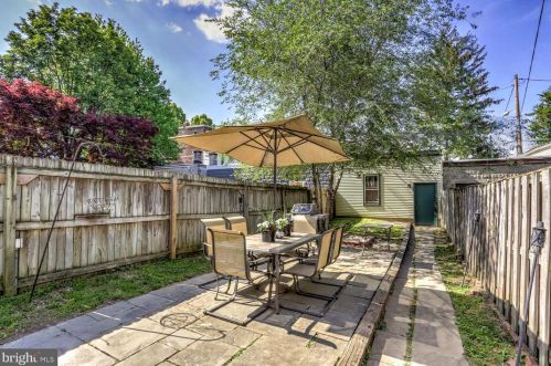 521 Walnut St, Lancaster PA  17603-3305 exterior