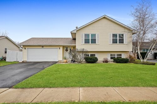 1206 Willow Ln, Alden, IL 60033-3707