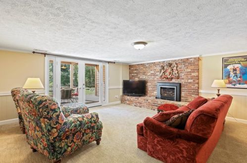 535 Bridgewater Dr, Atlanta GA  30328-2814 exterior