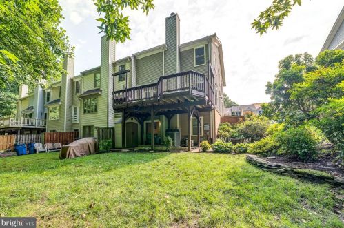 7208 Burton Hill Ct, Springfield VA  22152-3556 exterior