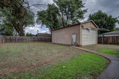 1894 Wheeler St, Redding, CA 96002-1404