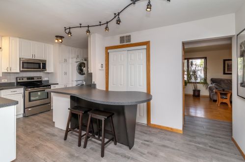 8316 Elmore St, Niles IL 60714-1943 exterior