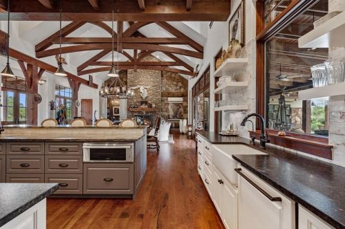 17117 Flagler Dr, Austin TX  78738-7610 exterior