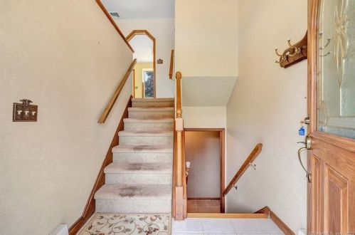 4 Village Dr, Huntington, CT 06484-1731