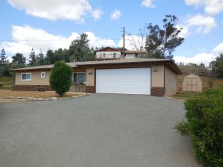 10648 Palm Row Dr, Lakeside, CA 92040-1639