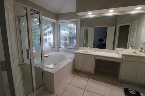 8652 Wellington Pt Dr, Irving TX 75063 exterior