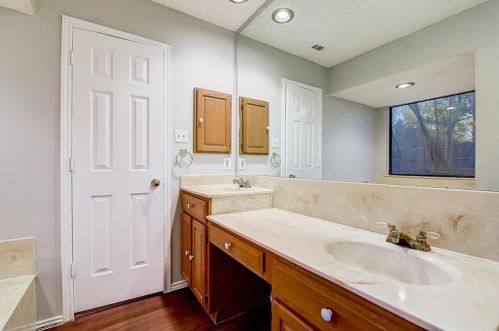 3019 Cemetery Hl Rd, Carrollton TX 75007-5651 exterior