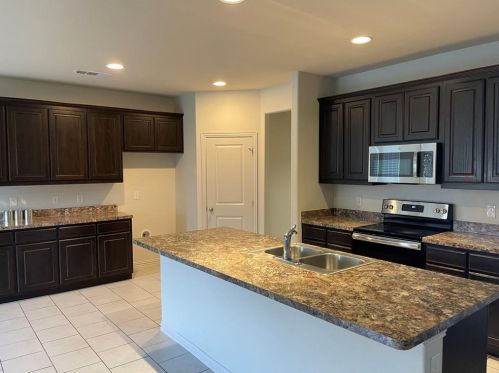 341 Lead Creek Dr, Fort Worth, TX 76131