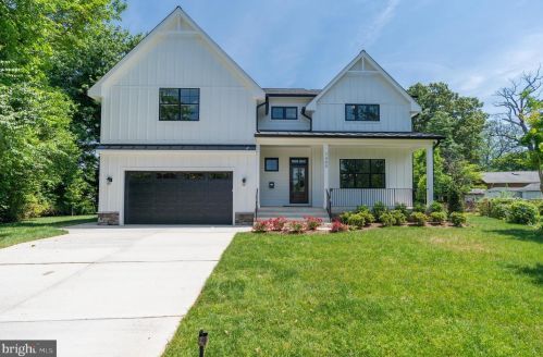 7400 Storm Ct, Falls Church, VA 22043-1043