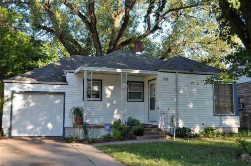 2176 Crestway St, Wichita, KS 67218-5018