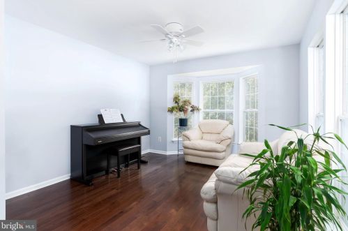 1 Emerald Dr, Fredericksburg, VA 22406-7223