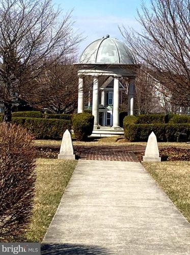 118 Un Rdg Dr, Charles Town WV 25414-4937 exterior