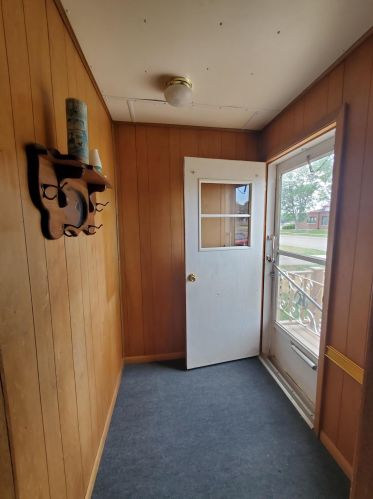 114 5th St, Pipestone, MN 56164-1839