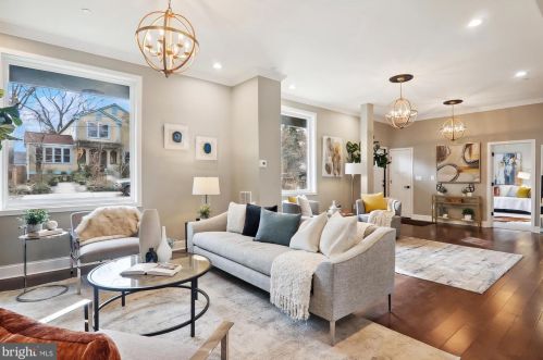 900 Prospect St, Silver Spring MD  20912-6875 exterior