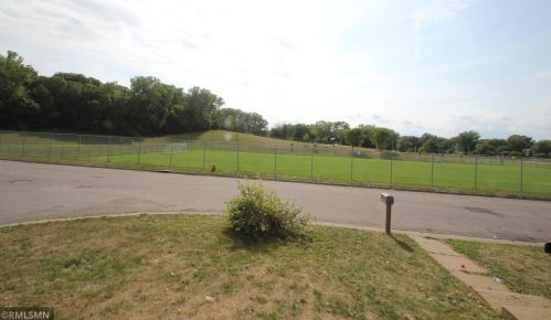 1384 Desoto St, Saint Paul MN  55130-3556 exterior