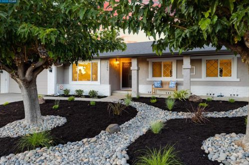 5209 Jomar Dr, Concord CA  94521-2341 exterior