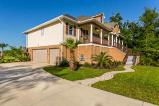 194 Barrington Oaks Dr, Brunswick, GA 31523-7903