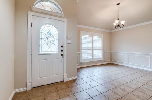 1842 Manor Ridge Way, Fort Worth TX  76120-5162 exterior