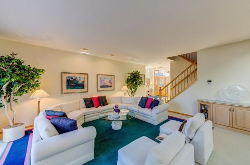 902 Highview Cir, Saint Paul MN  55118-3687 exterior