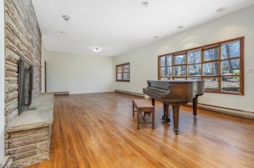 7 Curtis Dr, Flemington, NJ 08822-2600