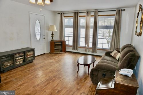 457 Middle Holland Rd, Southampton, PA 18966-2794