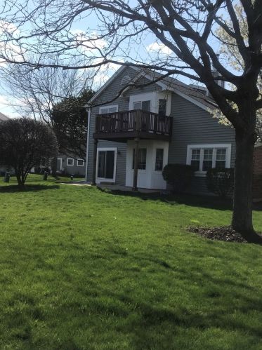 272 Camelot Ln, Carol Stream, IL 60188-3612
