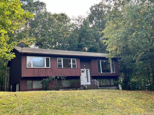 6 Webster Rd, East Lyme, CT 06333-1629