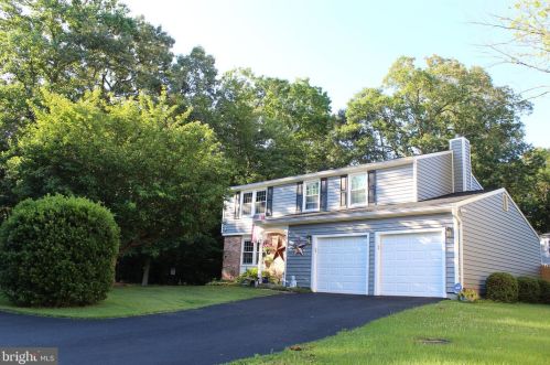 8271 Raindrop Way, Springfield, VA 22153-3810