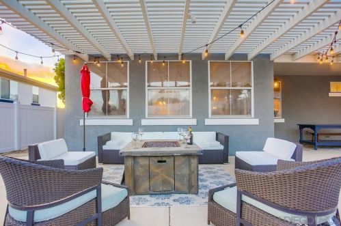 5057 Bella Collina St, Oceanside CA  92056-1924 exterior