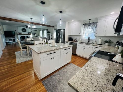 17 Hartshorn St, Killingly CT  06239-4118 exterior