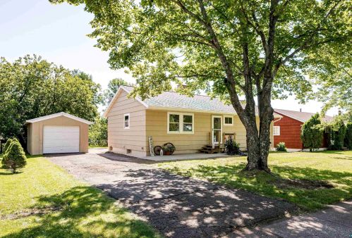 15 James Rd, Silver Bay, MN 55614-1219