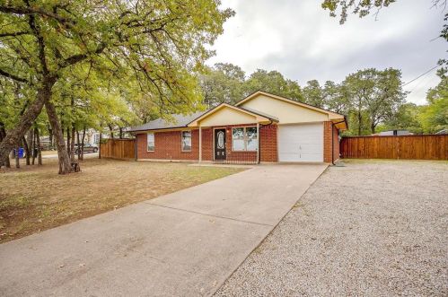 908 Dunaway Ln, Azle, TX 76020-3314