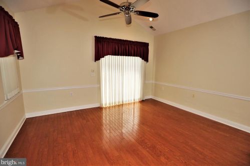 6 Hummingbird Dr, Trenton NJ  08690-3557 exterior